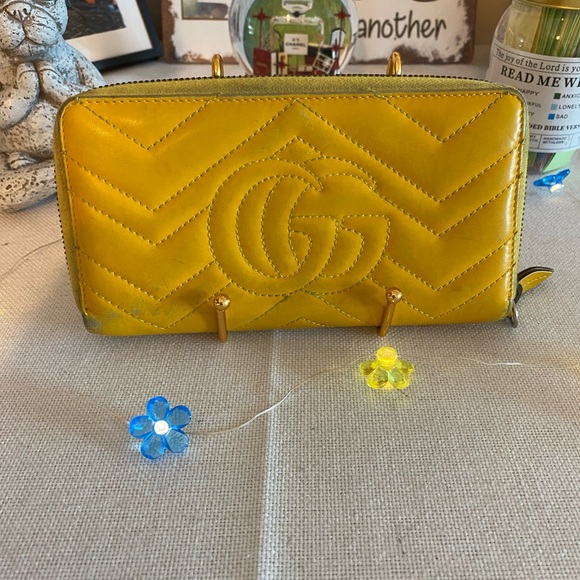 Gucci yellow quilted chevron maramont double GG hardware EUC $150 7.6x4 inches. - Picture 4 of 11